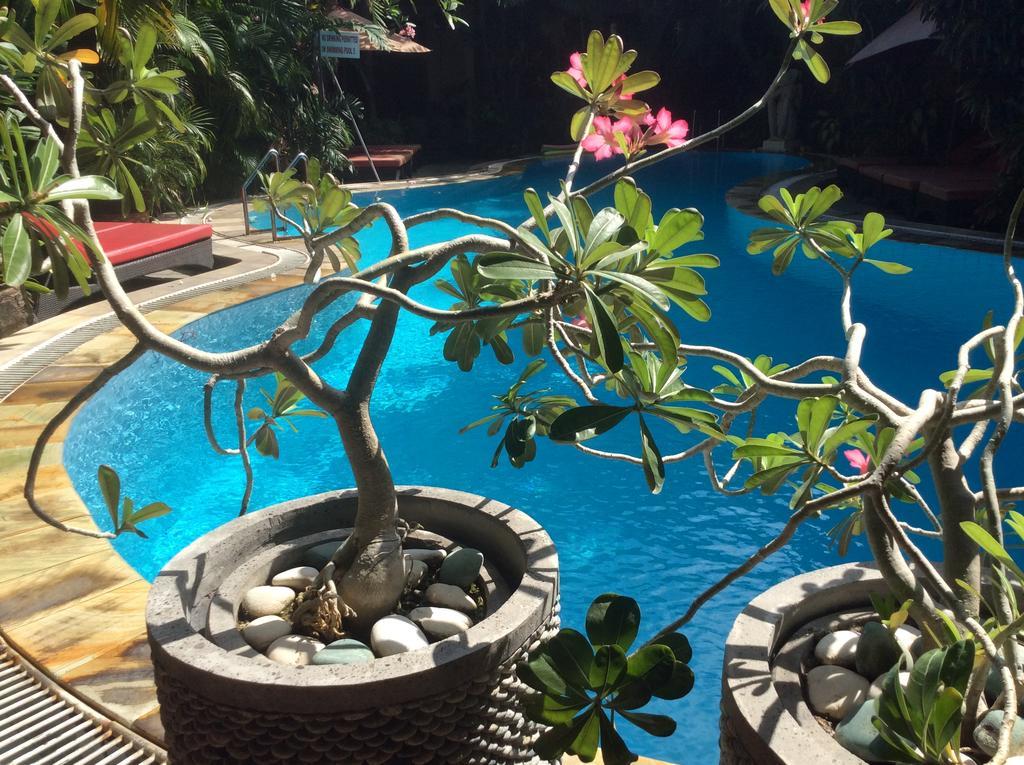 Secret Garden Inn Кута Екстериор снимка